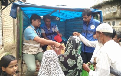 SBF Volunteer distributing food materials to the flood effected people at Hailakandi, Assam.