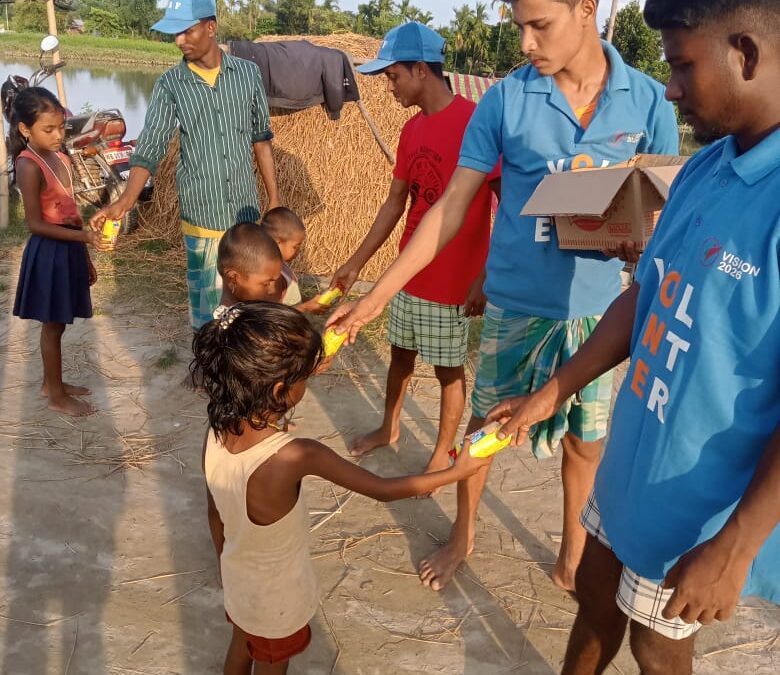 On July 3, 2024, the Dhekiajuli Area core of the SBF Team along with local volunteers distributed biscuit among the 80 flood-affected families of 1no Basashimlu (Sonitpur district, Assam North).