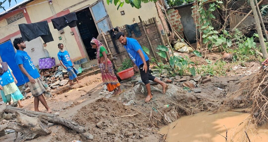 The Society for Bright Future’s volunteer team visited the flood-affected areas of the South Salmara Mankachar district, where 60 families have been severely impacted in Kalapani and Patangitola villages.
