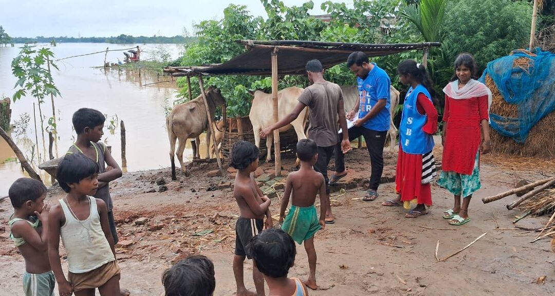 Due to the rising water level of the Garohill Kalo river (Assam) on October 6, 2024, over 250 families in Kalapani, Patangitola, Toppara, Bauskata, Kandapara, Orarbhui, and Bengkata in South Salmara Mankarchar district (Assam) have been severely affected.